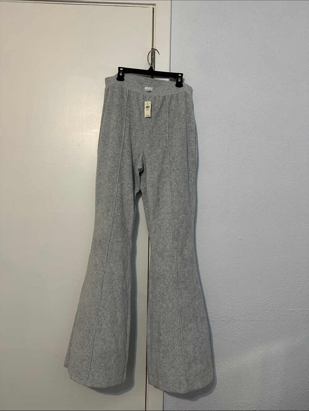 Aerie NWT Women’s High-Rise Flare Corduroy pants.